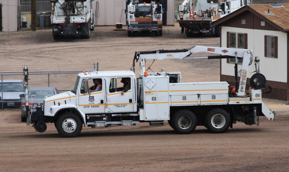 5.7.2012 Laramie, WY. 2wege Kran im Yard der Union Pacific.
