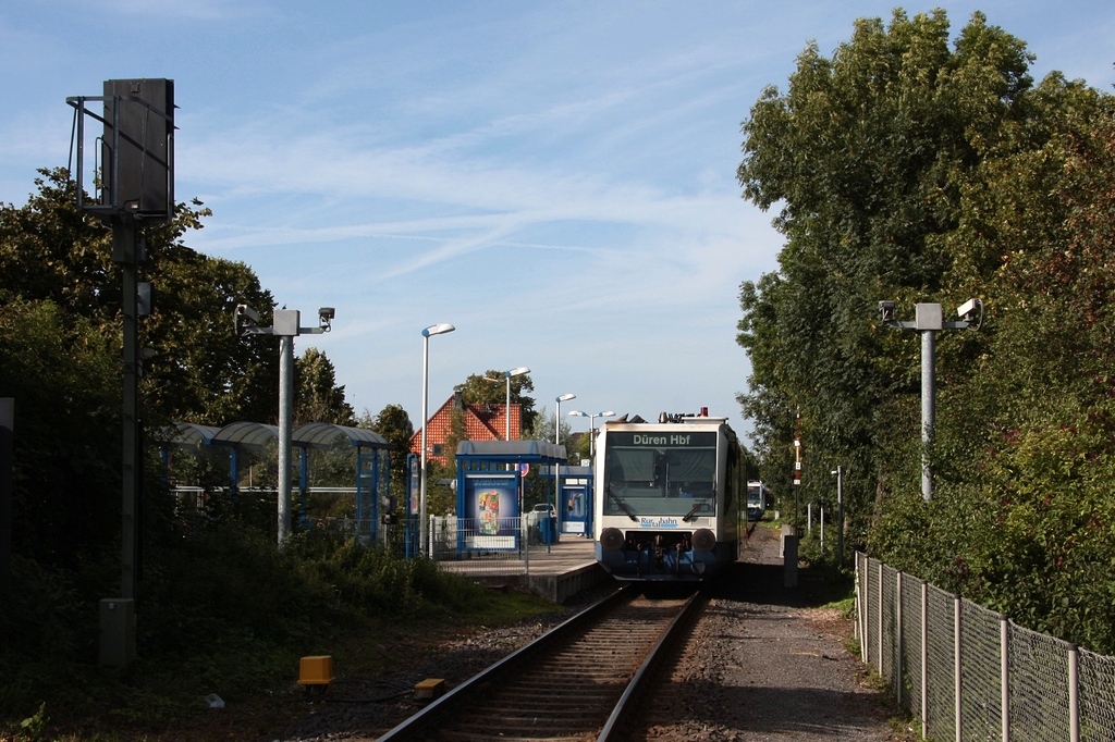 6.007.1 der Rurtalbahn wartet am Nachmittag des 11.09.2010 in Linnich auf die Zeit zur Abfahrt nach Dren. 