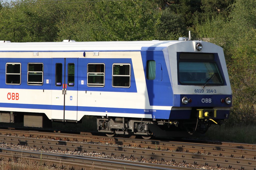 6020 684-3 Steuerwagen, S�dbahnstrecke bei Kottingbrunn. 29.8.2012