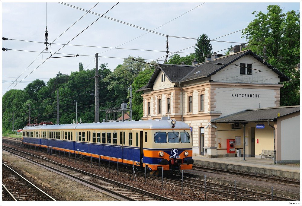 6030.203/4030.210 als Sonderzug von Wien/FJB nach Linz. Die Fahrt fand anllich des  Tag der offenen Tr  im TS-Linz statt; Kritzendorf, 29.5.2010.