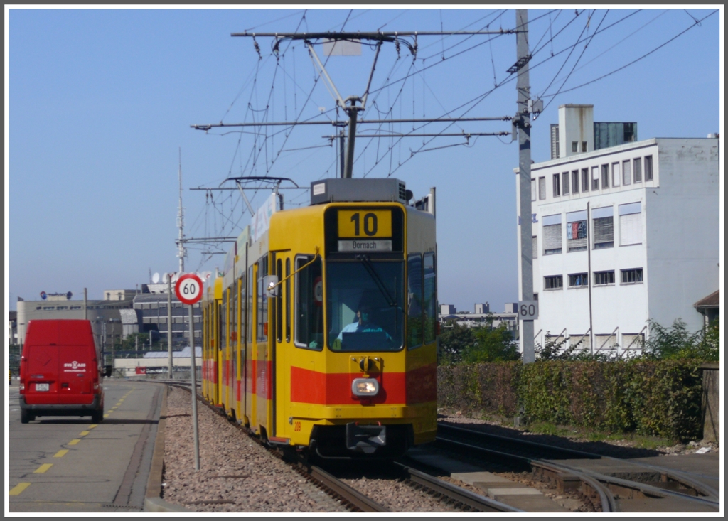 60km/h einheitliche Geschwindigkeit fr Auto und Tram beim Dreispitz. (21.09.2010)