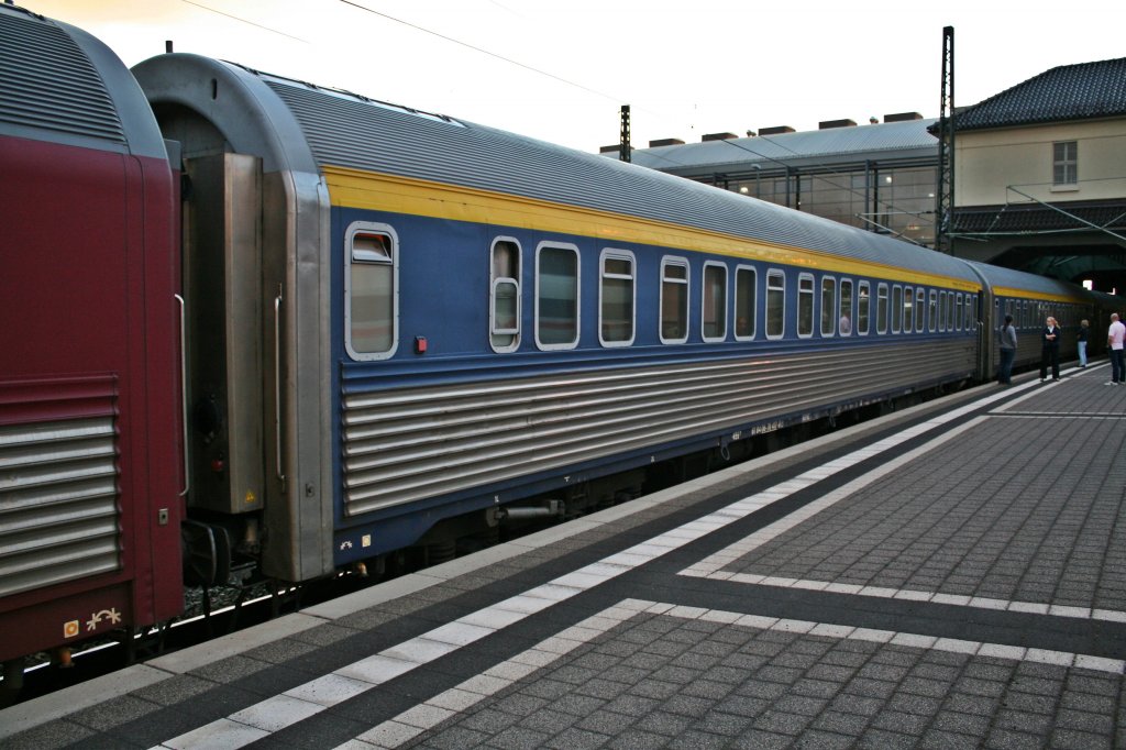 61 84 06-70 417-0 eingereiht als zweiter Wagen im Az 13409 am 21.06.13 in Darmstadt Hbf.