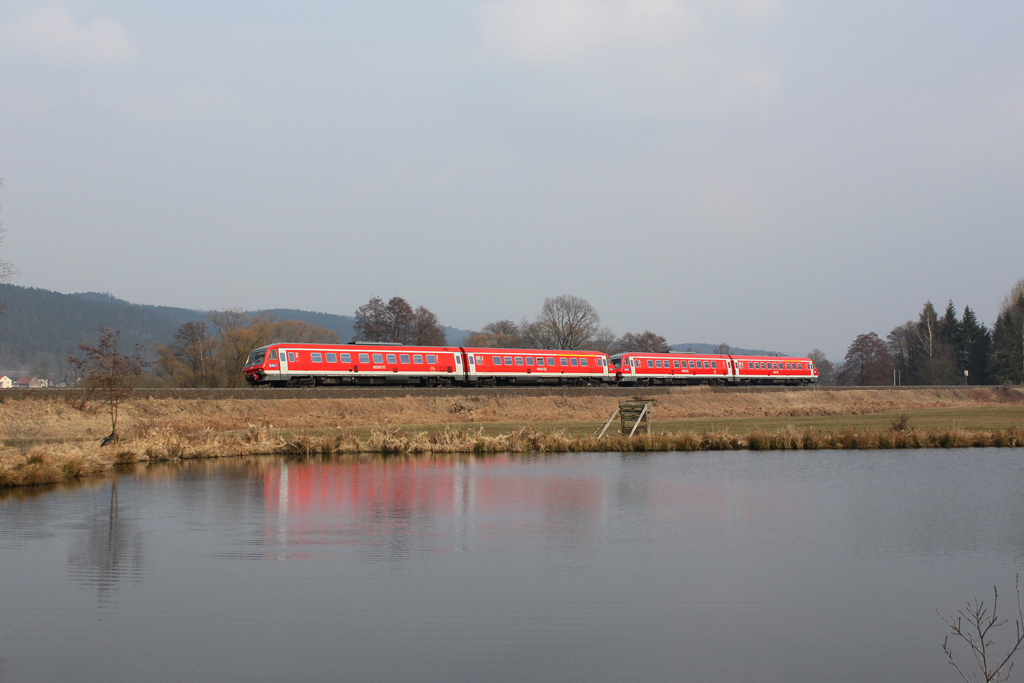 610 004 und 012 als RE 3696 am 29.03.2013 bei Wernberg.