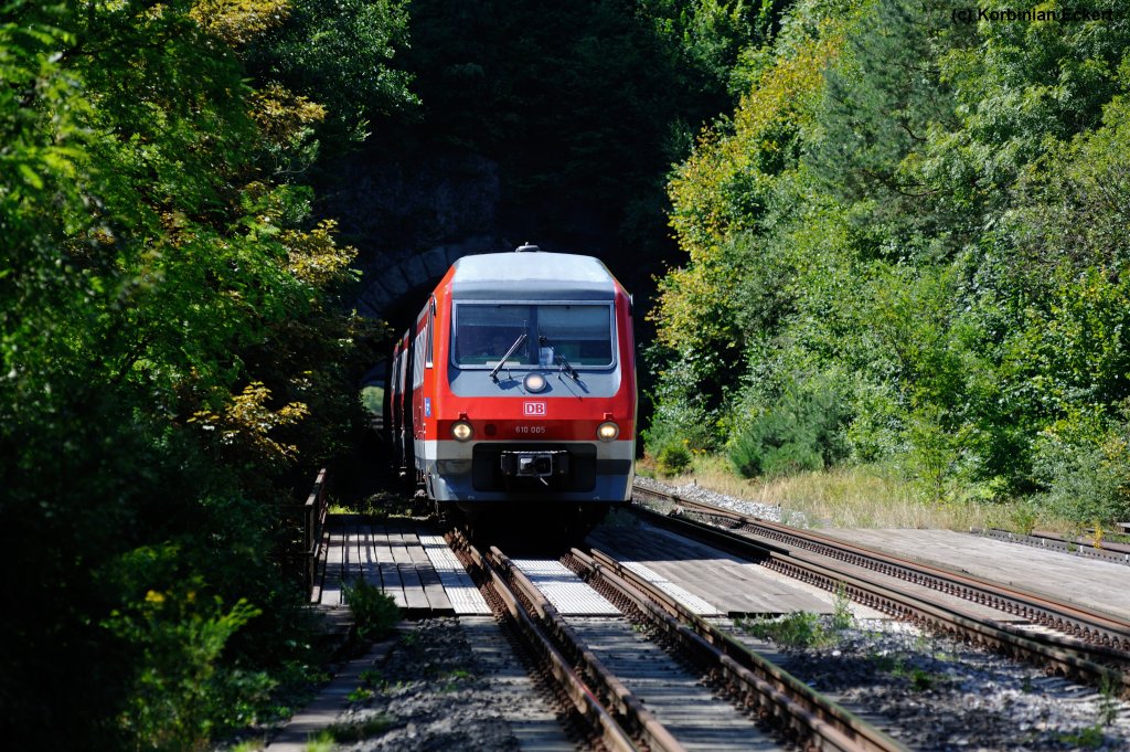 610 005 mit dem RE 3415/ RE 3455 nach Bayreuth/Marktredwitz bei der Durchfahrt in Velden (b. Hersbruck), 18.08.2012