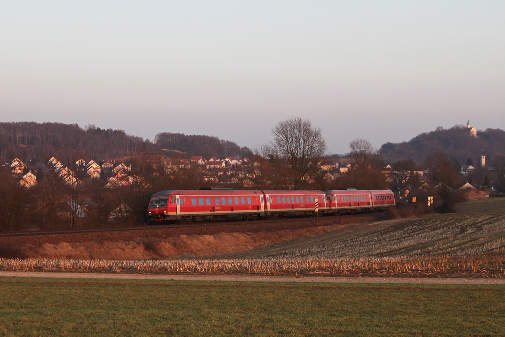 610 007 + 008 als RE 3566 kurz vor Sonnenuntergang am 08.03.2011 bei Sulzbach-Rosenberg.