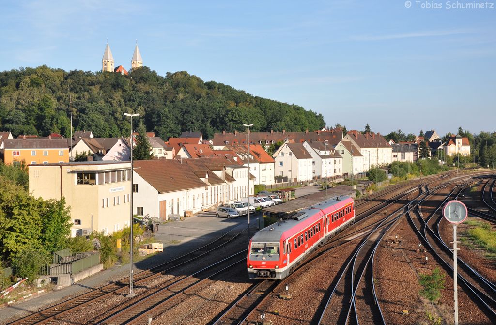 610 008 als RE3570 am 18.08.2012 bei der Einfahrt in Schwandorf