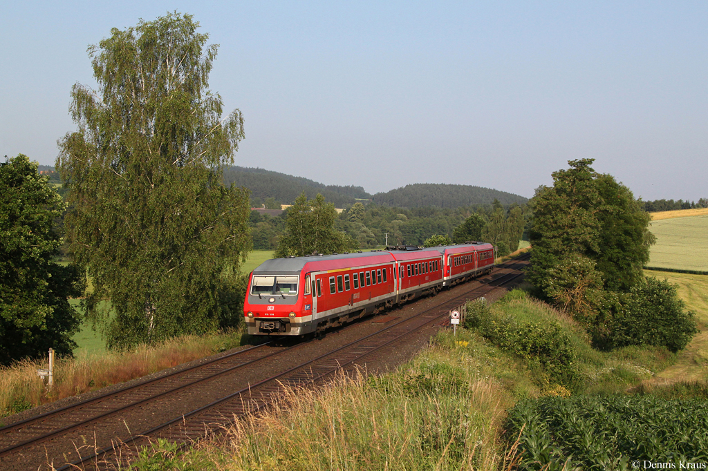 610 008 und ein weiterer 610 sind am 07.07.2013 als RE 3693 bei Reuth unterwegs.