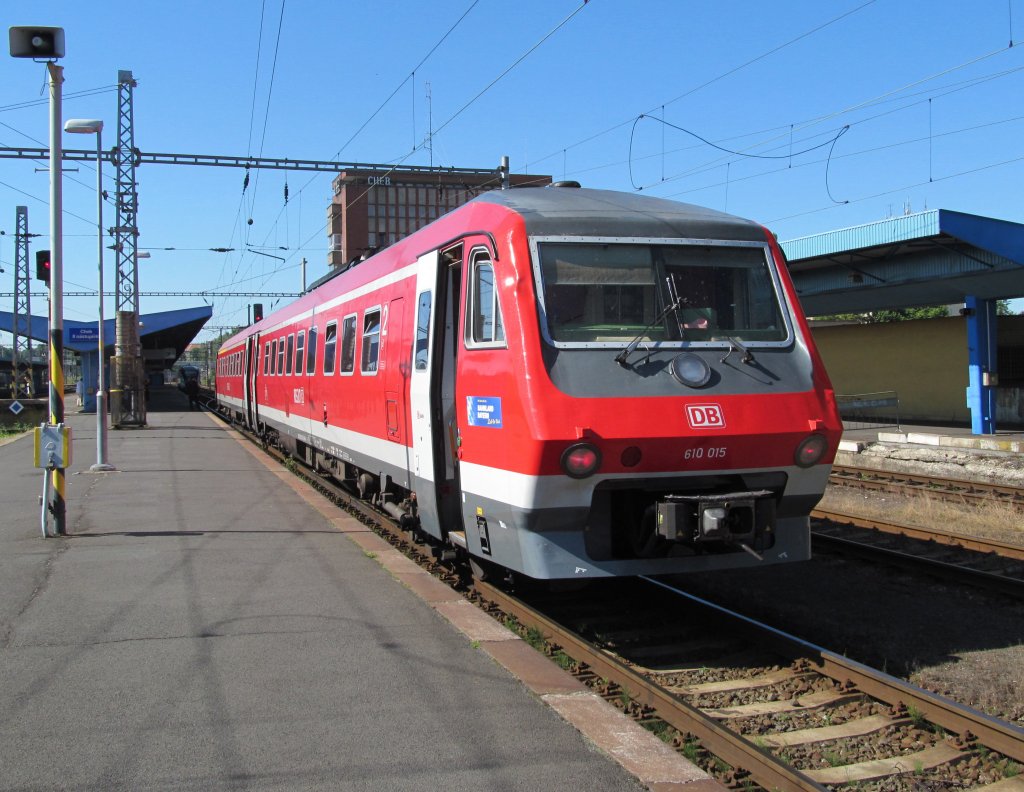 610 015 steht am 16. Juni 2012 zur Fahrt nach Nrnberg Hbf im Bahnhof Cheb.