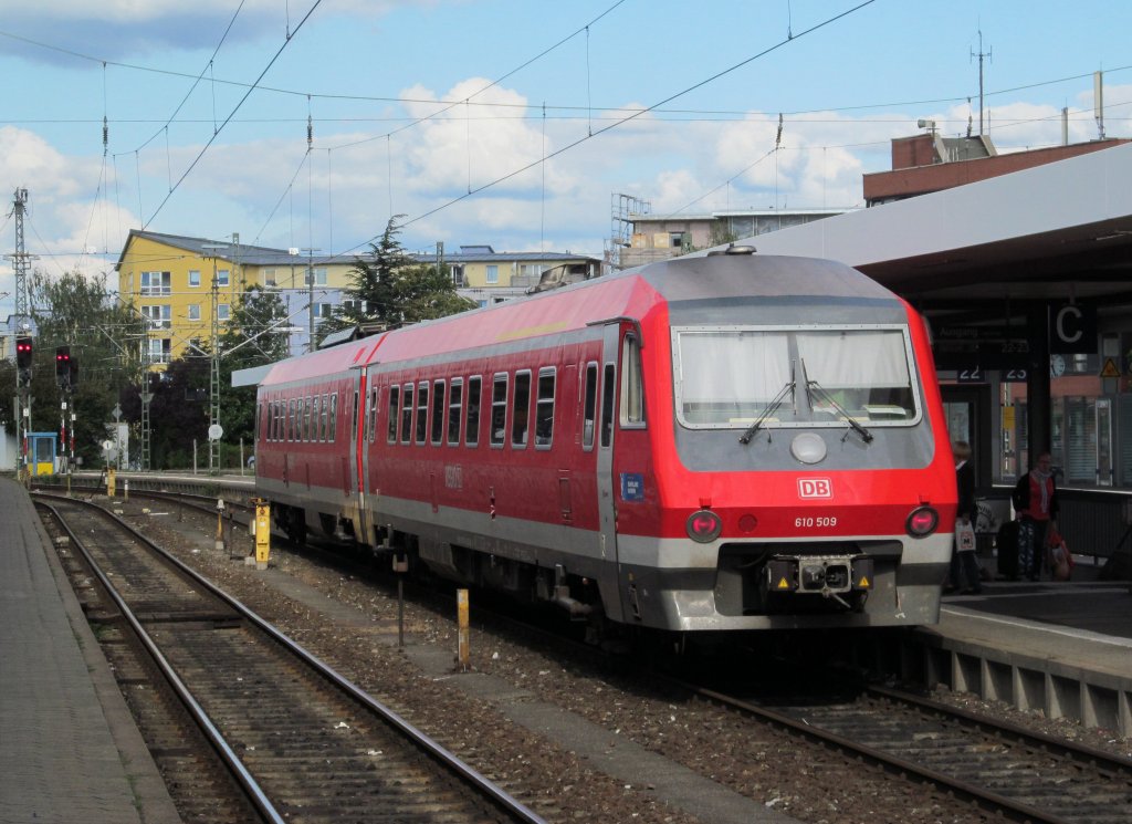 610 509 steht am 22. Juli 2012 als RE nach Schwandorf im Nrnberger Hbf.