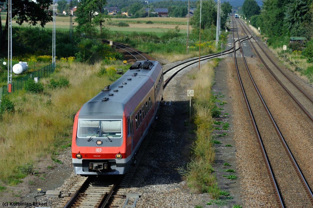 610 517 mit dem RE 3595 aus Nrnberg Hbf nach Schwandorf beim Abzweig Irrenlohe, 21.08.2012