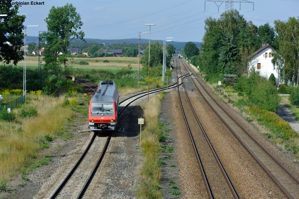 610 517 mit dem RE 3595 aus Nrnberg Hbf nach Schwandorf beim Abzweig Irrenlohe, 21.08.2012