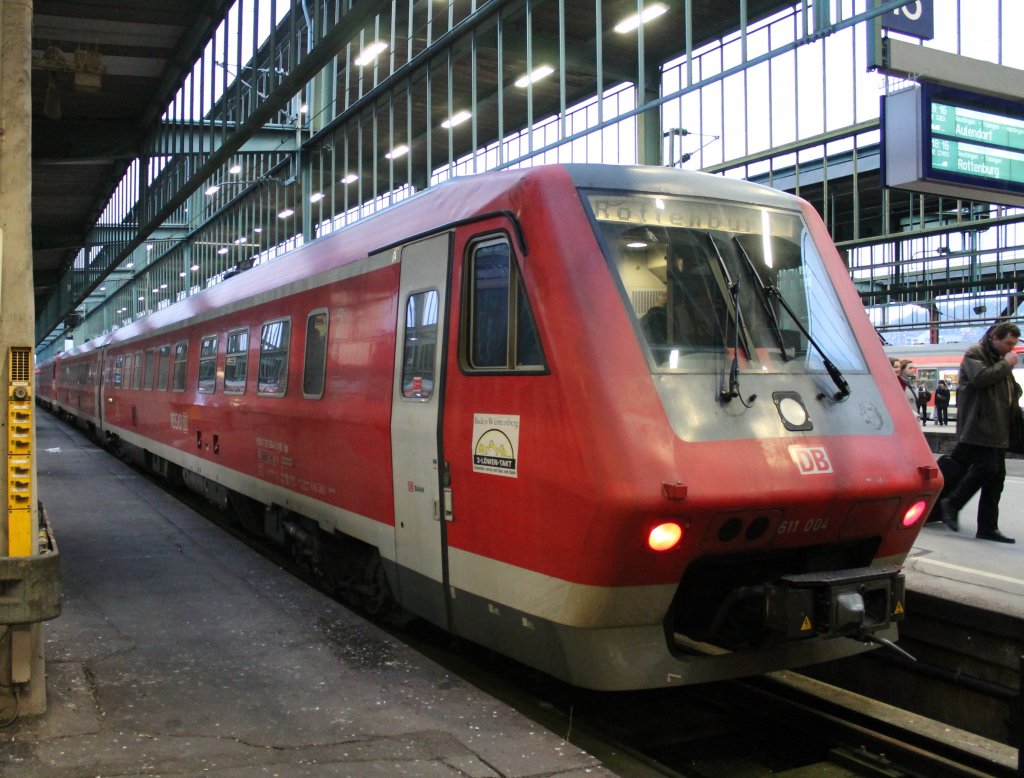611 004 mit 611 007 und 611 050 am 01.03.2013 im Stuttgarter Hauptbahnhof.