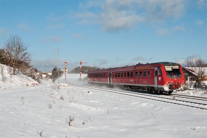 611 013-4 als RE 3211 (Neustadt(Schwarzw)-Ulm Hbf) am 2. Januar 2010 bei der Einfahrt in Lffingen.