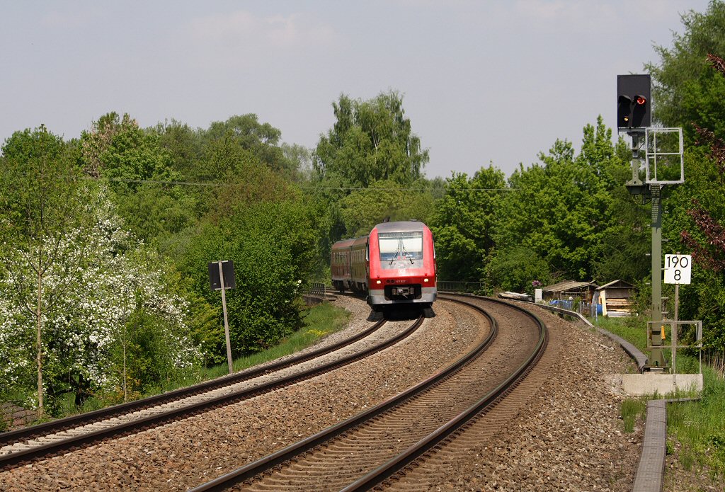 611 022 und 611 015 sprinten durch die oberschw�bische gr�ne und bl�hende  H�lle , Kehlen, 25.04.11