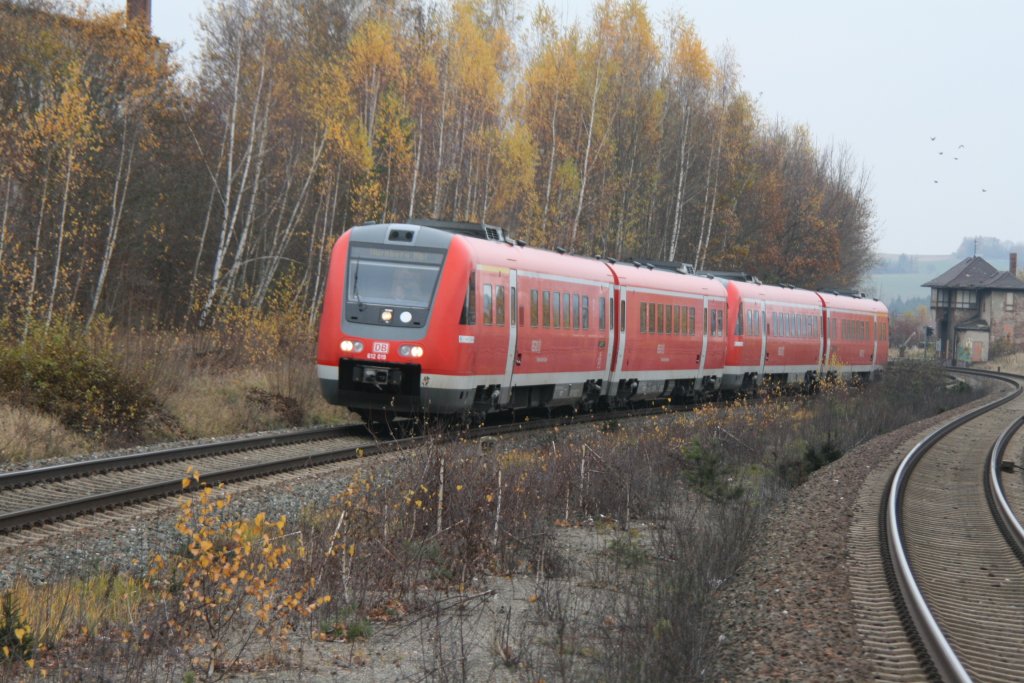 612 019 mit einem zweiten 612er im  Schlepp  unterwegs nach N�rnberg bei der Durchfahrt durch Netschkau.11.11.09.