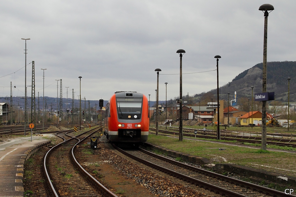 612 025 ist am 10.4.2010 als RE nach Altenburg im Einsatz. Hier erreicht er grade den Bahnhof Gschwitz.