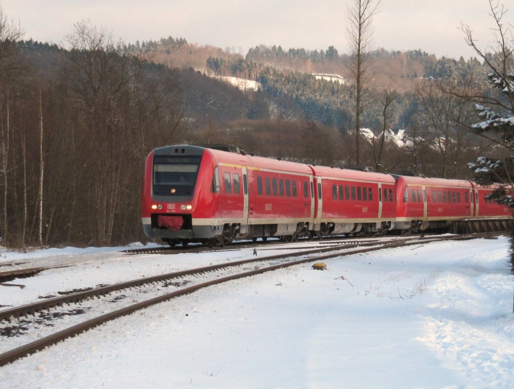 612 050 mit RE 57 nach Hagen kurz vor der Einfahrt in den Bahnhof Arnsberg. (16.02.2010)