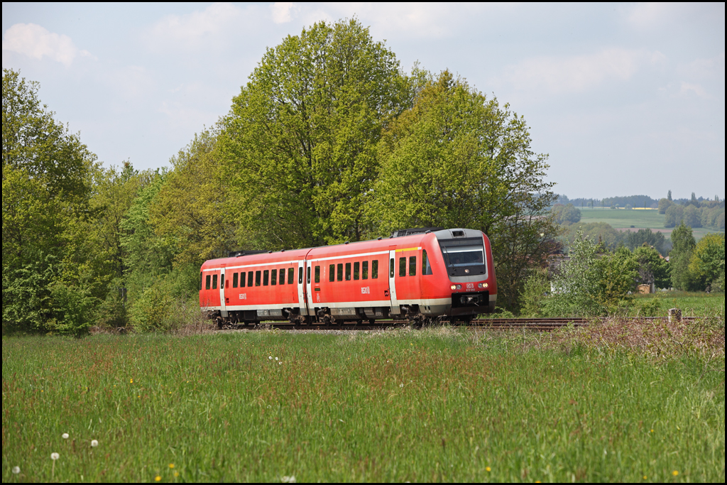 612 060/560 ist als RE nach Hof Hbf unterwegs. (Neuenmarkt-Wirsberg am 22.05.2010)