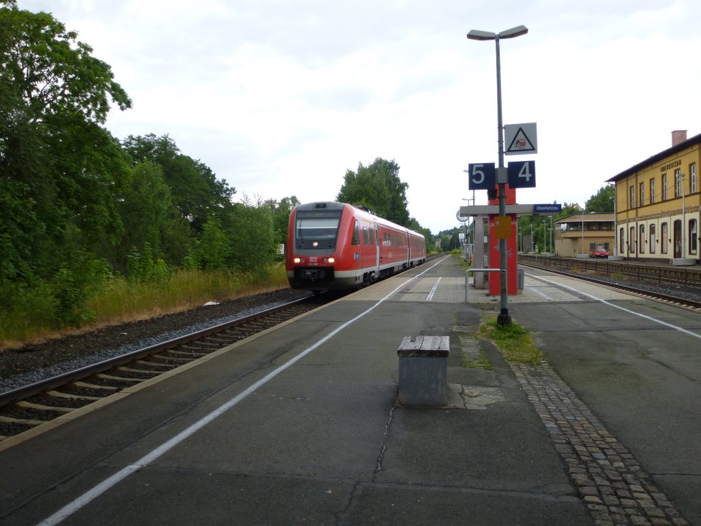 612 066 durchfährt hier am 11.Juli 2013 den Bhf. von Oberkotzau