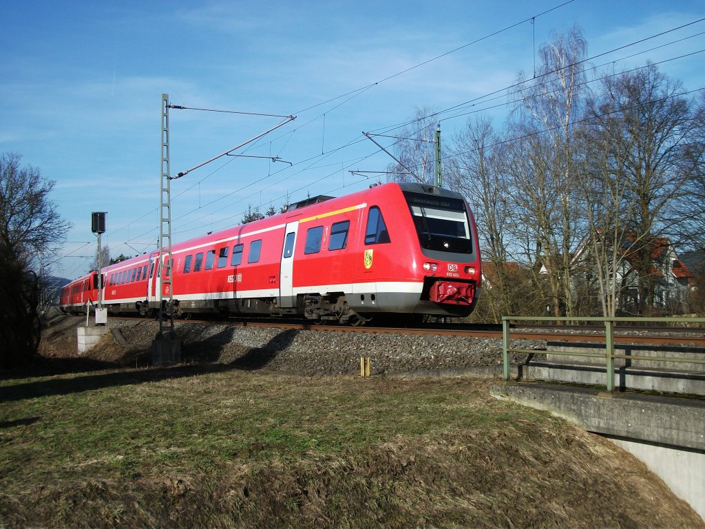 612 096 und 612 114 sind am 9.02.11 als RE 3487 bei Halach Richtung Kronach unterwegs.