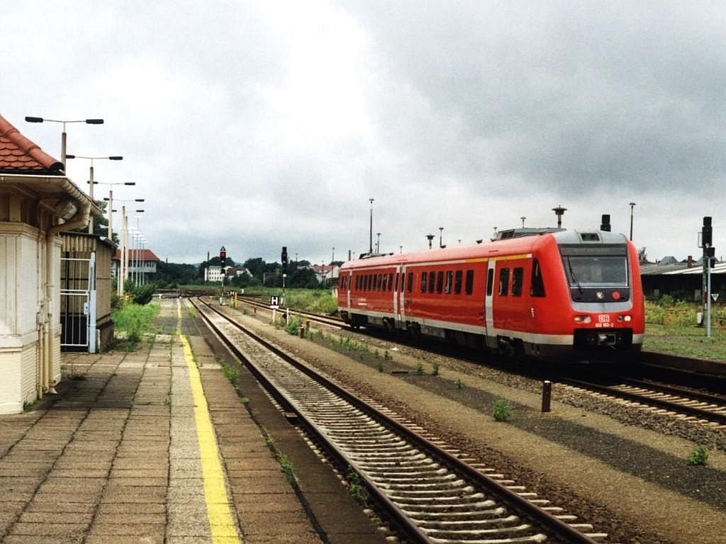 612 103-2/612 603-1 mit RB 17003 Dresden Hauptbahnhof-Grlitz auf Bahnhof Grlitz am 22-7-2005. Bild und scan: Date Jan de Vries. 