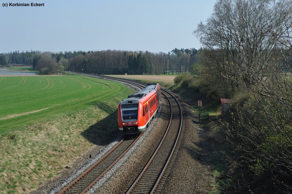 612 115 mit dem RE nach Gera Hbf zwischen Wiesau (Oberpf) und Pechbrunn, 18.04.2011