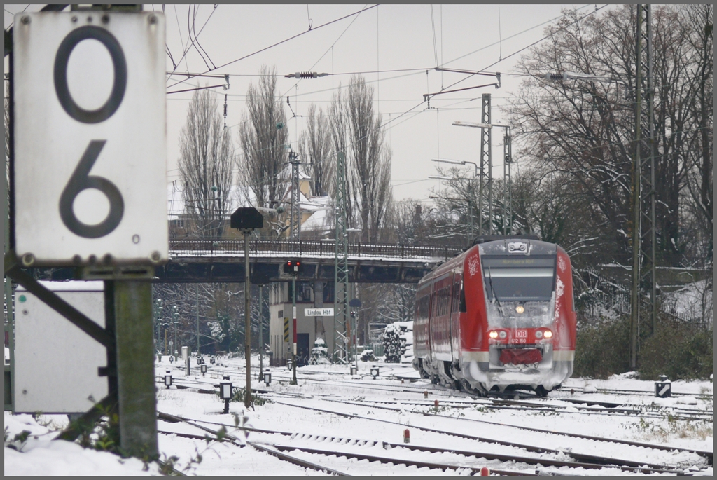 612 150 verlsst soeben den Bahnhof Lindau Hbf. (02.12.2010)