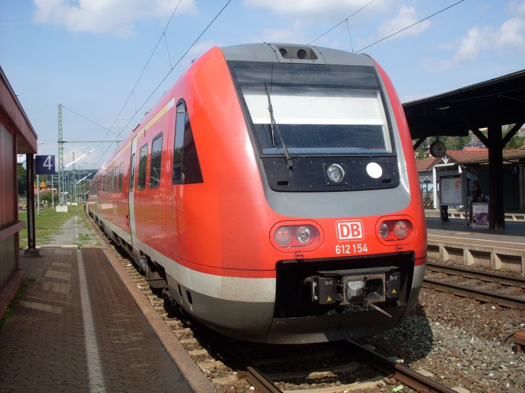 612 154 hat am 14. August 2009 als Regionalbahn aus Lichtenfels den Endbahnhof Kronach auf Gleis 4 erreicht.