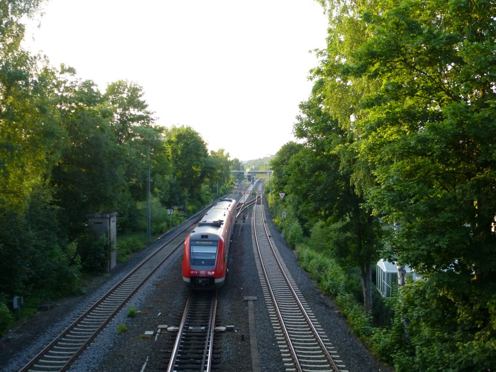 612 165 fährt hier als IRE von Nürnberg nach Chemnitz.
Das Foto entstand am 13.Juni kurz vor dem Bahnhof Oberkotzau.