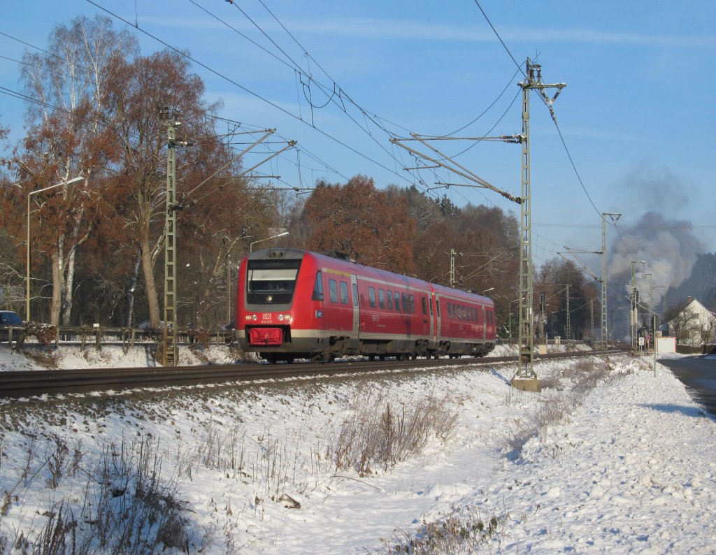 612 472 ist am 08. Dezember 2012 als RE nach Lichtenfels im Kronacher Stadtgebiet unterwegs.