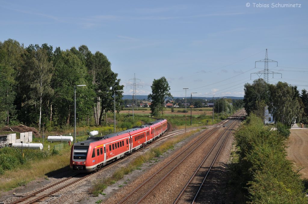 612 477 + 492 als RE3583 am 12.08.2012 im Bahnhof Irrenlohe