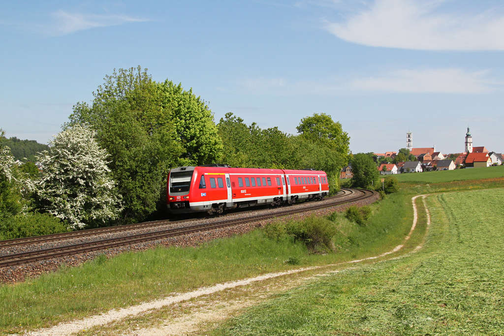 612 481 als RE 3596 am 18.05.2012 bei Sulzbach-Rosenberg.