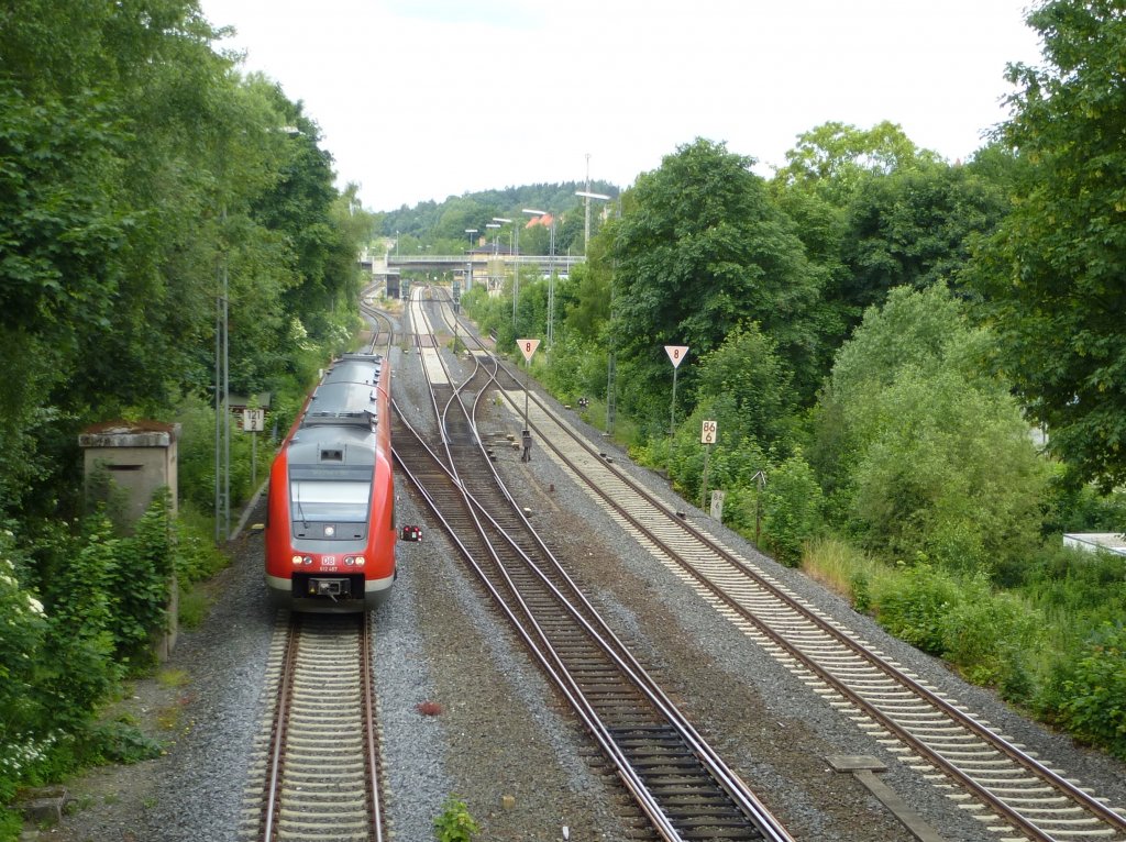 612 487 fährt hier als RE Hof-Würzburg in Oberkotzau, 30.Juni 2013.