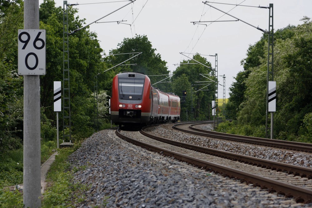 612 556 mit einem weiteren auf der Fahrt von Hohenstein-E. nach Wstenbrand in Hhe des B. Oberlungwitz am 17.05.2011