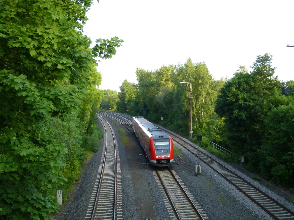 612 560 fährt als RE 3033 von Würzburg nach Hof, hier kurz nach dem Bahnhof von Oberkotzau. Aufgenommen am 13.Juni 2013.