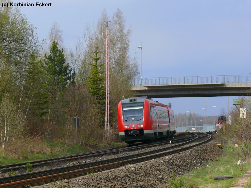 612 582 mit dem RE 3695 mit +15 kurz nach Wiesau (Oberpf), 21.04.2010