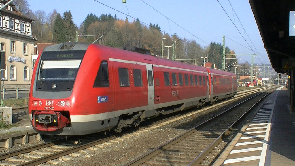 612 582 steht am 12.11.2011 in Kronach auf Gleis. Nach einer zweistndigen Pause fhrt dieser wieder als RB Kronach - Hochstadt-Marktzeuln weiter. 