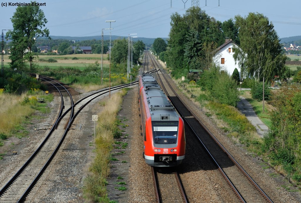 612 597 mit dem RE 3697 aus Gera nach Regensburg beim Abzweig Irrenlohe, 21.08.2012