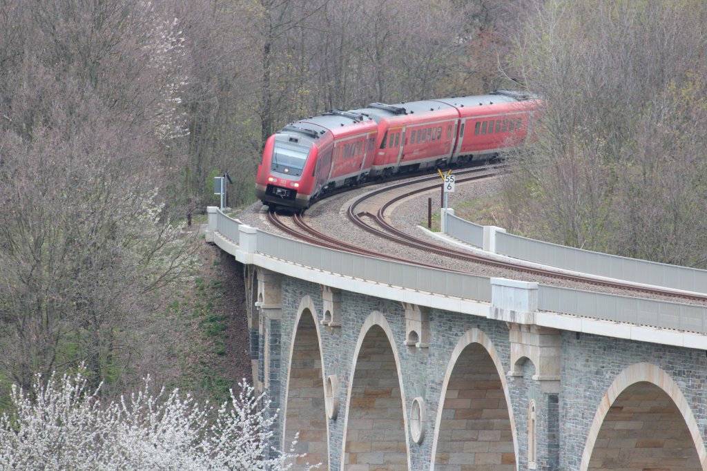 612 609-8 und 612 567-8 mit eingeschalteter Neigetechnik ber den Bahrebachviadukt in Richtung Chemnitz Hbf.24.04.2012