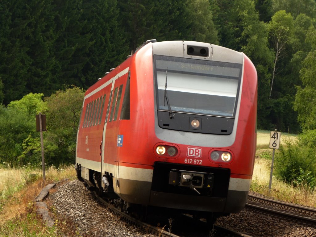 612 972 fhrt am Nachmittag des 26.07.13 ber die KBS 870 aus Richtung Nrnberg nach Schwandorf.
Eingefangen habe ich den Zug bei Etzelwang.