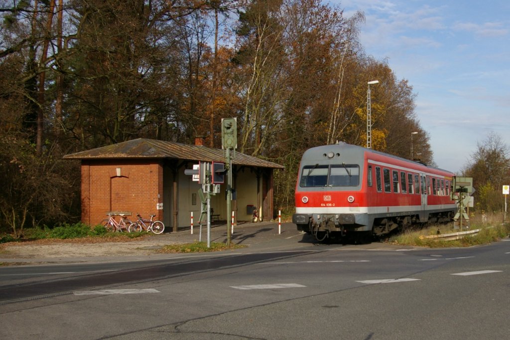 614 036+052 als RB von Cadolzburg nach Frth (Bay) Hbf am 11.11.2008 am Haltepunkt Alte Veste.