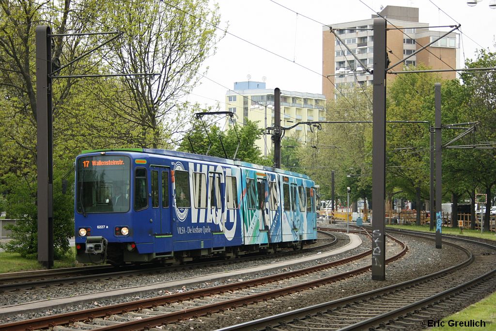 6227  Vilsa  mit der  17  am 11.5.10 an der Stadionbr�cke.