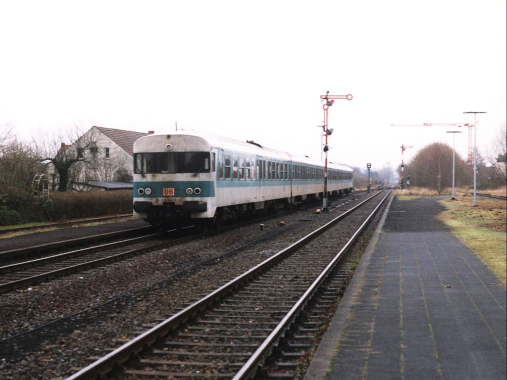 624 602-9/924 417-3/624 611-7 mit RB 64 Mnster-Gronau auf Bahnhof Burgsteinfurt am 3-1-2000. Bild und scan: Date Jan de Vries.