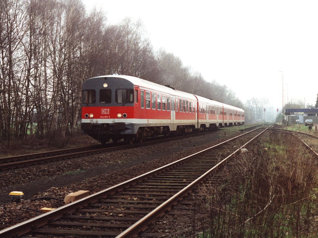 624 675-0, 924 433-5, 924 408-6, 624 441-7 mit RB 4821 Osnabrck-Wilhelmshaven auf Bahnhof Hesepe am 25-3-2000. Bild und scan: Date Jan de Vries.