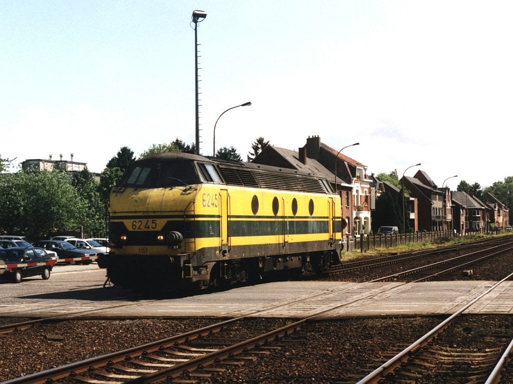 6245 whrend rangieren in Bahnhof Mol am 17-5-2001. Bild und scan: Date Jan de Vries.