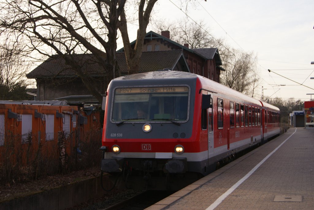 628 038 als RB 47 nach Solingen Mitte in Dsseldorf-Eller am 24.03.2011