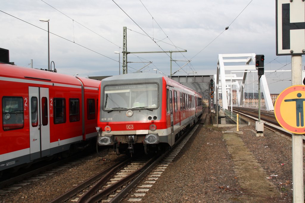 628 203 nach Bielefeld Hbf.Am 30.03.10 bei der durchfahrt in Ludwigshafen Mitte.(sory fr die abgeschnittenen Schilder)