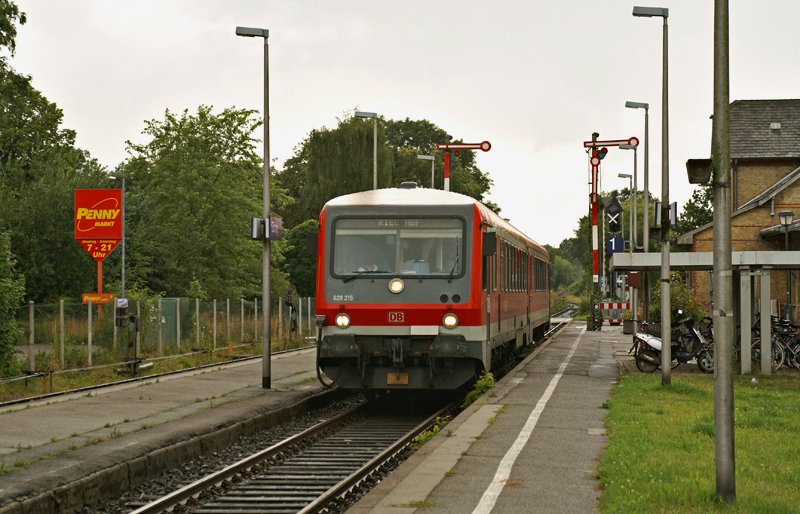 628 215-6 als RB nach Kiel Hbf am 24.07.2009 in Srup.