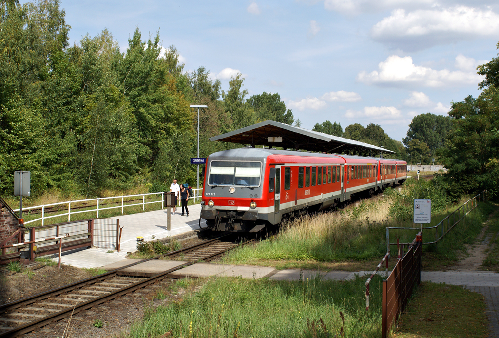 628 222 und 628 210 als RE nach Kiel Hbf am 26.08.2009 in Sch�nberg (Mecklenburg).