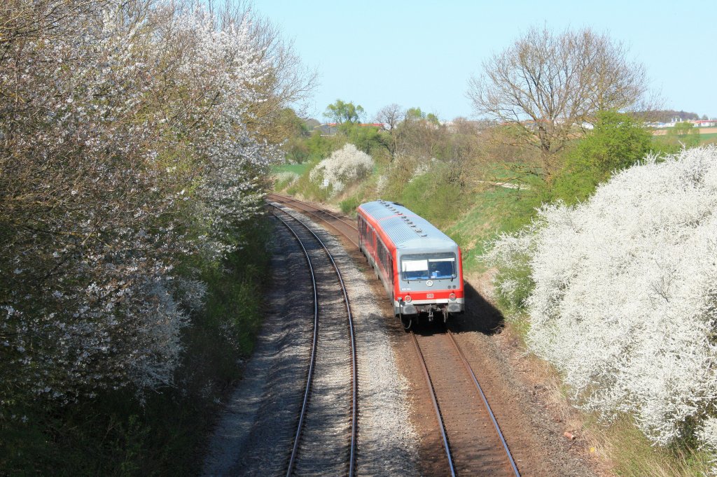 628 229 ist mit einem Regionalexpress in Richtung Heilbronn Hbf. unterwegs. Das Triebfahrzeug wurde am 09.04.2011 ca. am km 74,0 von einer Br�cke aufgenommen.